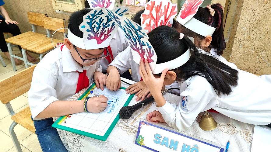 CÁC EM HỌC SINH KHỐI TIỂU HỌC HÒA NHẬP SÔI NỔI THAM GIA HỘI VUI HỌC TẬP 1
