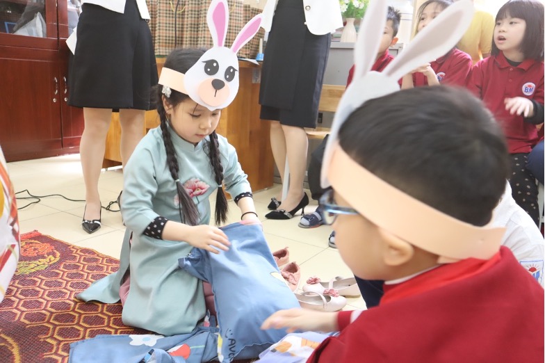 CÁC EM HỌC SINH KHỐI TIỂU HỌC HÒA NHẬP SÔI NỔI THAM GIA HỘI VUI HỌC TẬP 3