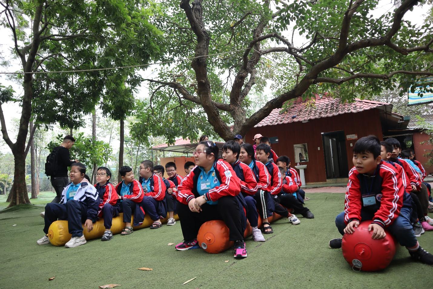 CHUYẾN THAM QUAN, TRẢI NGHIỆM THỰC TẾ ĐẦY LÝ THÚ VÀ BỔ ÍCH CỦA HỌC SINH TRƯỜNG TIỂU HỌC BÌNH MINH TẠI CÔNG VIÊN CẦU VỒNG – LONG BIÊN – HÀ NỘI 11