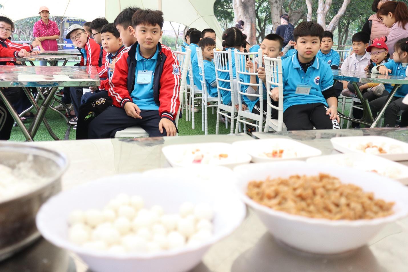 CHUYẾN THAM QUAN, TRẢI NGHIỆM THỰC TẾ ĐẦY LÝ THÚ VÀ BỔ ÍCH CỦA HỌC SINH TRƯỜNG TIỂU HỌC BÌNH MINH TẠI CÔNG VIÊN CẦU VỒNG – LONG BIÊN – HÀ NỘI 12