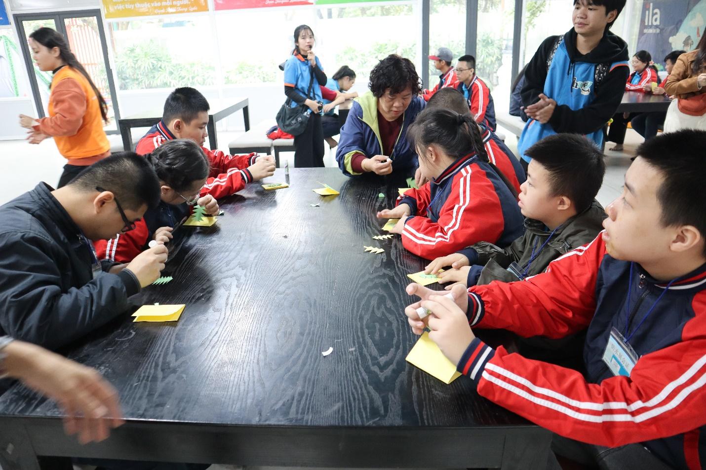 CHUYẾN THAM QUAN, TRẢI NGHIỆM THỰC TẾ ĐẦY LÝ THÚ VÀ BỔ ÍCH CỦA HỌC SINH TRƯỜNG TIỂU HỌC BÌNH MINH TẠI CÔNG VIÊN CẦU VỒNG – LONG BIÊN – HÀ NỘI 16