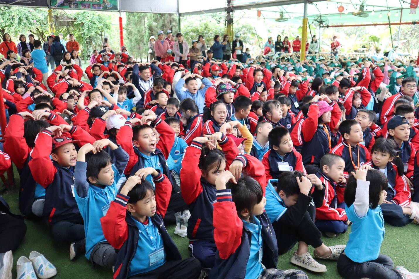 CHUYẾN THAM QUAN, TRẢI NGHIỆM THỰC TẾ ĐẦY LÝ THÚ VÀ BỔ ÍCH CỦA HỌC SINH TRƯỜNG TIỂU HỌC BÌNH MINH TẠI CÔNG VIÊN CẦU VỒNG – LONG BIÊN – HÀ NỘI 21