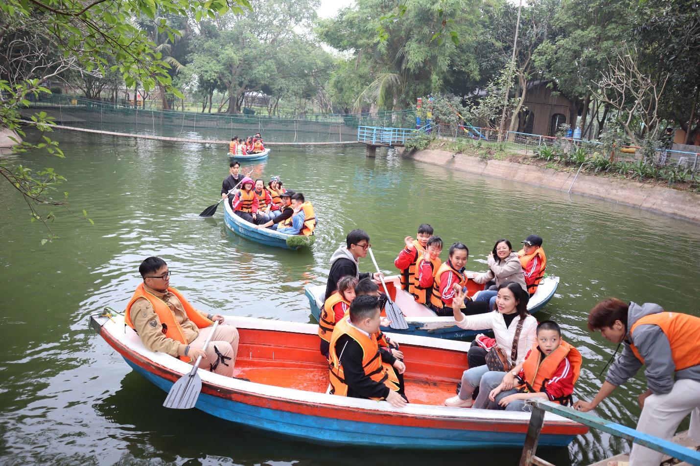 CHUYẾN THAM QUAN, TRẢI NGHIỆM THỰC TẾ ĐẦY LÝ THÚ VÀ BỔ ÍCH CỦA HỌC SINH TRƯỜNG TIỂU HỌC BÌNH MINH TẠI CÔNG VIÊN CẦU VỒNG – LONG BIÊN – HÀ NỘI 3