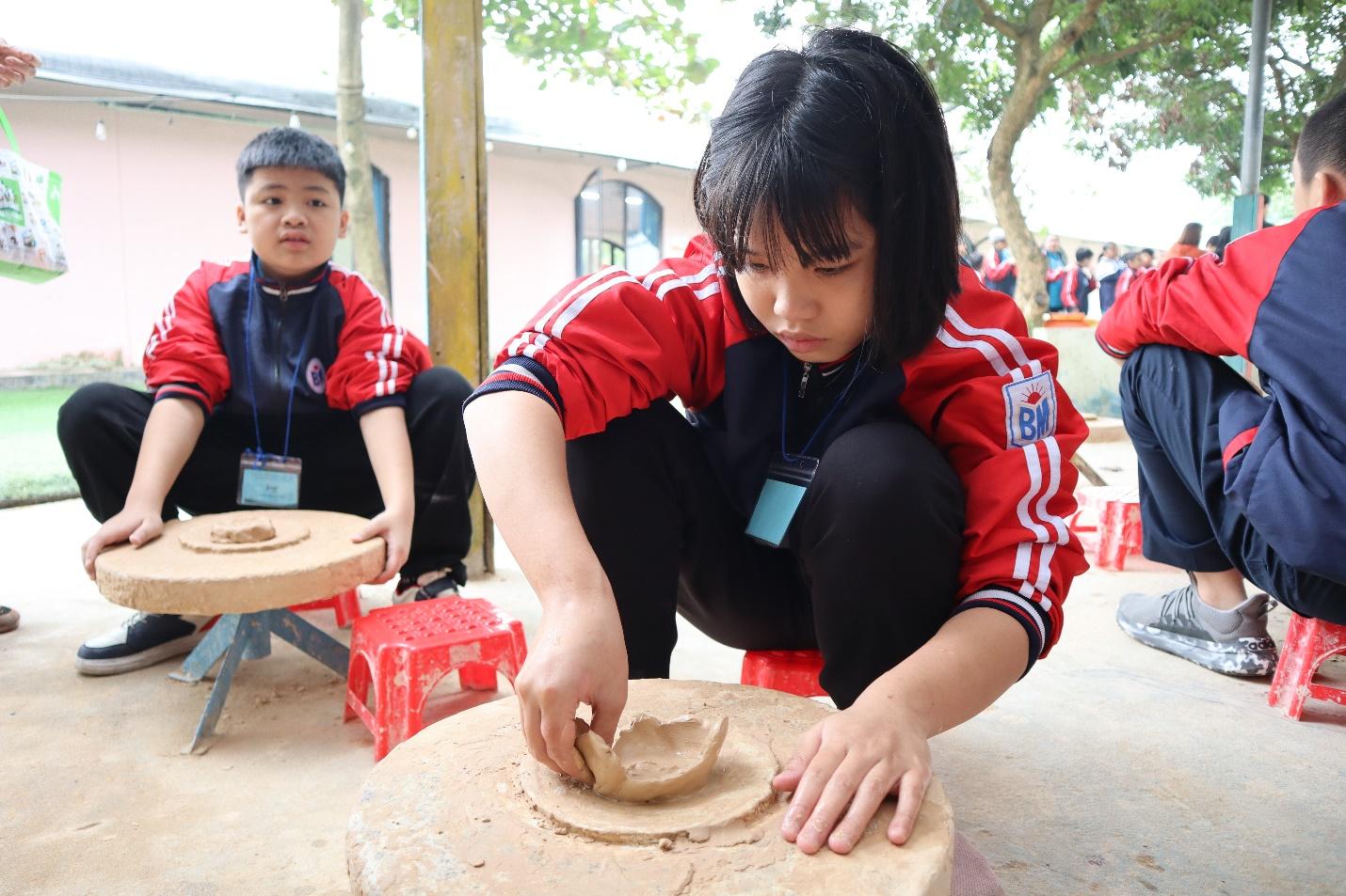 CHUYẾN THAM QUAN, TRẢI NGHIỆM THỰC TẾ ĐẦY LÝ THÚ VÀ BỔ ÍCH CỦA HỌC SINH TRƯỜNG TIỂU HỌC BÌNH MINH TẠI CÔNG VIÊN CẦU VỒNG – LONG BIÊN – HÀ NỘI 7