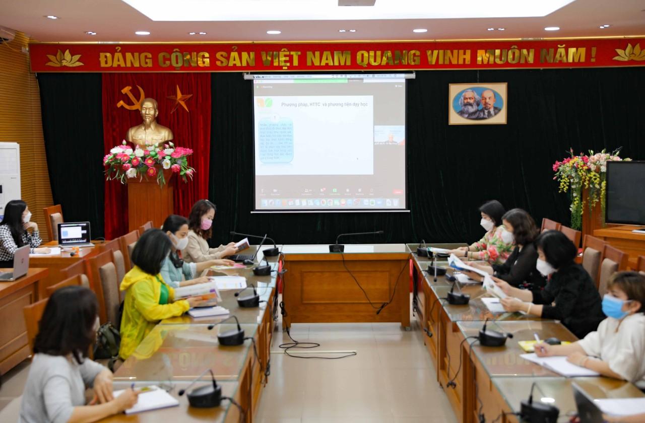 Giáo viên trường Tiểu học Bình Minh với tâm thế sẵn sàng chuẩn bị cho chương trình thay sách giáo khoa lớp 3 trong năm học 2022 - 2023.  2