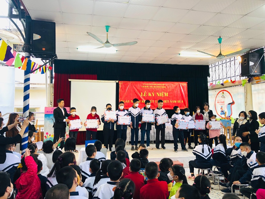 HÃY LUÔN DÀNH THẬT NHIỀU SỰ YÊU THƯƠNG, SẺ CHIA VỚI NHỮNG BẠN HỌC SINH ĐẶC BIỆT. 4