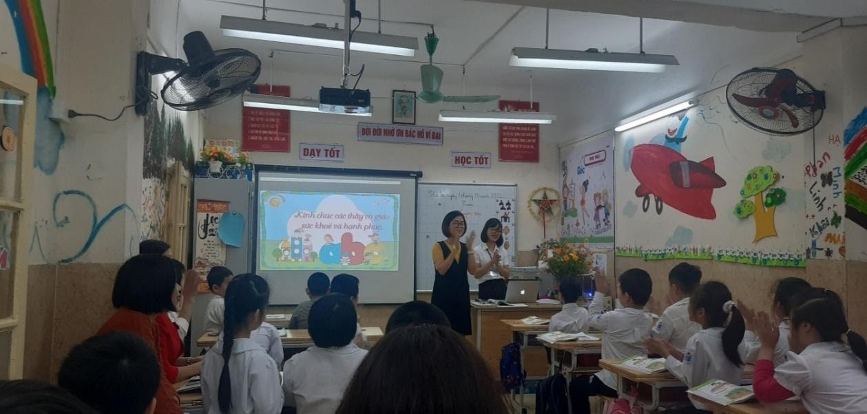 Hoạt động chào mừng Ngày Nhà giáo Việt Nam 20-11 của thầy trò trường Tiểu học Bình Minh 12