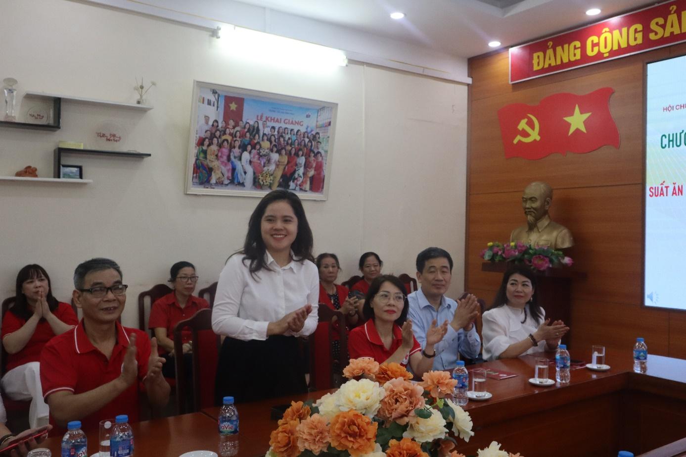 HỌC SINH BÌNH MINH NHẬN TÀI TRỢ TỪ HỘI CHỮ THẬP ĐỎ QUẬN HOÀN KIẾM VÀ KHÁCH SẠN METROPOLE HÀ NỘI. 2