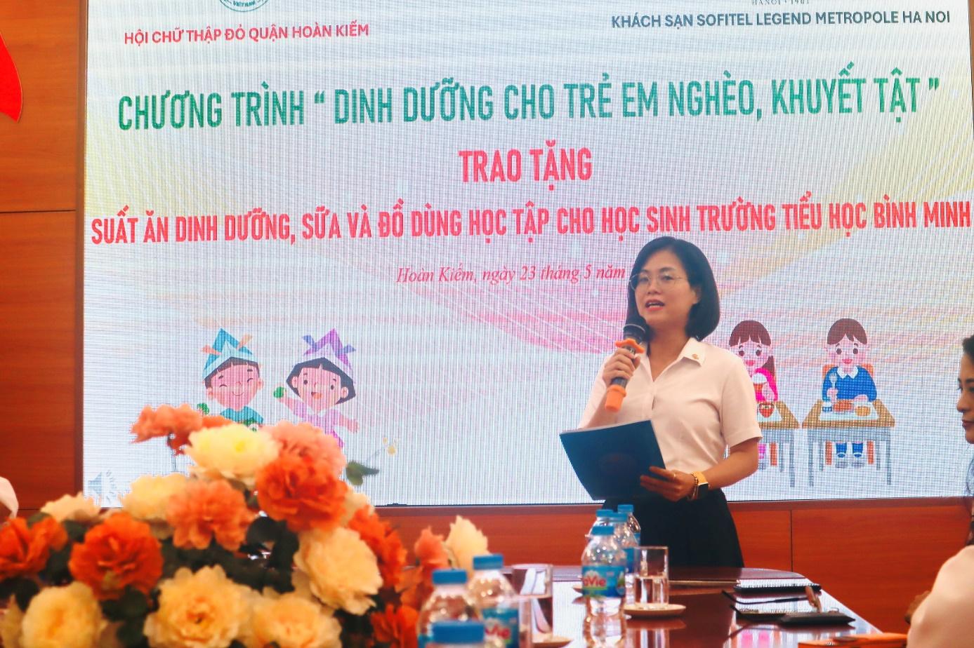 HỌC SINH BÌNH MINH NHẬN TÀI TRỢ TỪ HỘI CHỮ THẬP ĐỎ QUẬN HOÀN KIẾM VÀ KHÁCH SẠN METROPOLE HÀ NỘI. 7