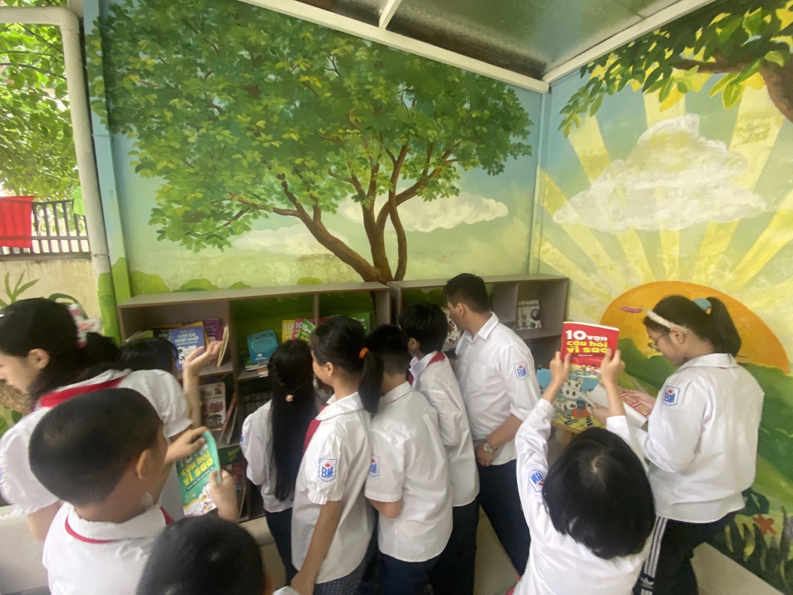 HỌC SINH BÌNH MINH SÔI NỔI THAM GIA CÁC HOẠT ĐỘNG HƯỞNG ỨNG NGÀY HỘI SÁCH VIỆT NAM 21/4 – NGÀY SÁCH VÀ BẢN QUYỀN THẾ GIỚI 23/4 3