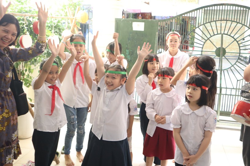 Học sinh Hà Nội chơi trò dân gian ngay tại trường 2