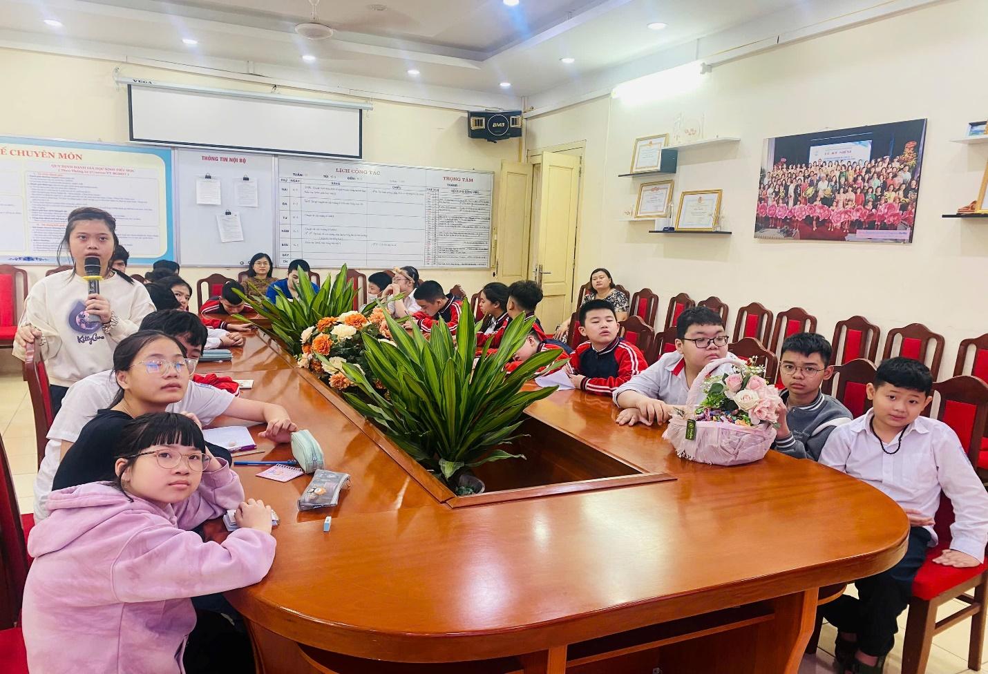 HỌC SINH HỨNG THÚ THAM GIA HOẠT ĐỘNG ĐỌC SÁCH TRONG CÂU LẠC BỘ “GIỜ ĐỌC VUI VẺ” 2