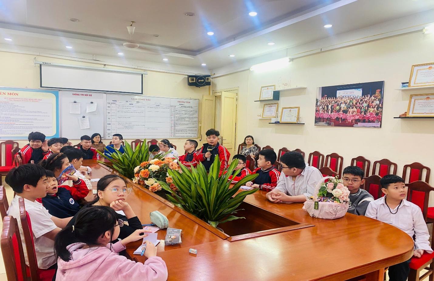HỌC SINH HỨNG THÚ THAM GIA HOẠT ĐỘNG ĐỌC SÁCH TRONG CÂU LẠC BỘ “GIỜ ĐỌC VUI VẺ” 3