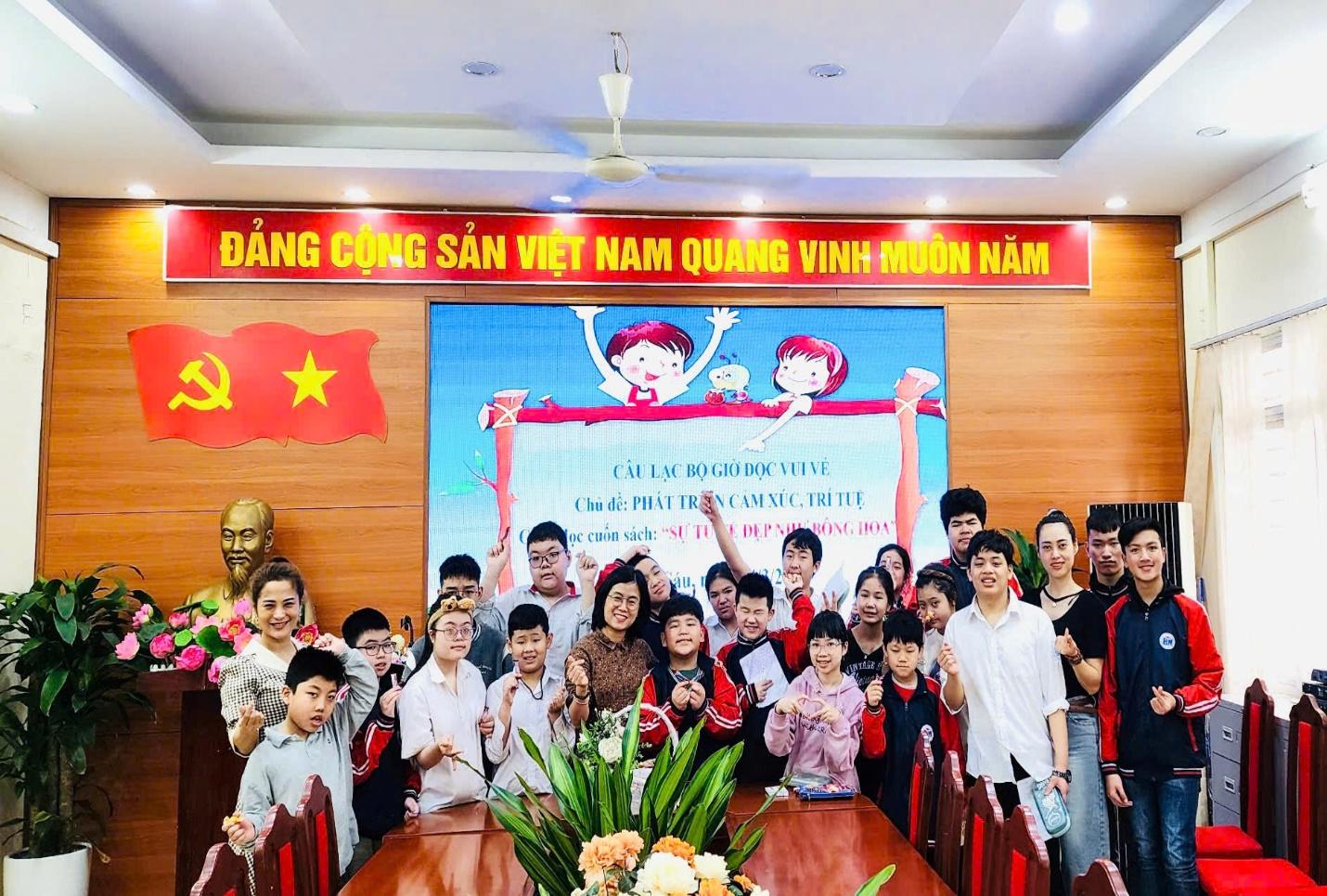 HỌC SINH HỨNG THÚ THAM GIA HOẠT ĐỘNG ĐỌC SÁCH TRONG CÂU LẠC BỘ “GIỜ ĐỌC VUI VẺ” 6