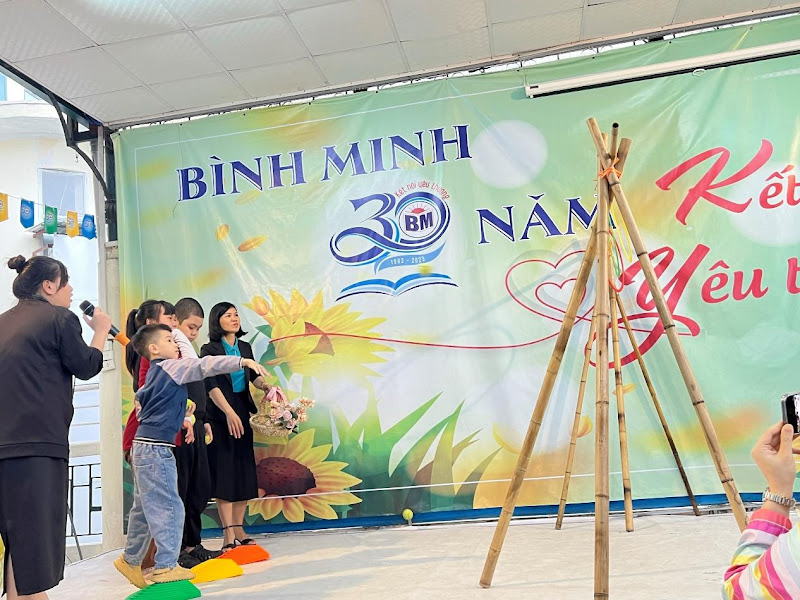 HỘI VUI NGÀY QUỐC TẾ NGƯỜI KHUYẾT TẬT TẠI TRƯỜNG TIỂU HỌC BÌNH MINH. 2