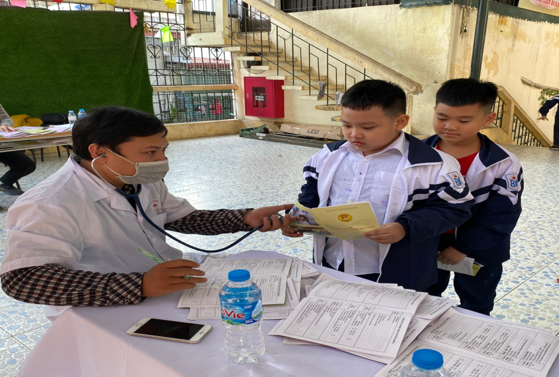 Khám sức khỏe định kỳ cho học sinh năm học 2020 - 2021 2