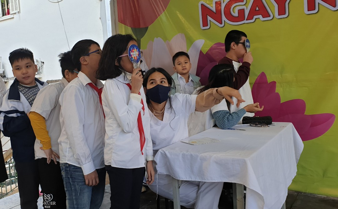 Khám sức khỏe định kỳ cho học sinh năm học 2020 - 2021 3