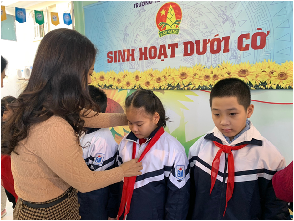 KHĂN QUÀNG THẮM VAI EM 2