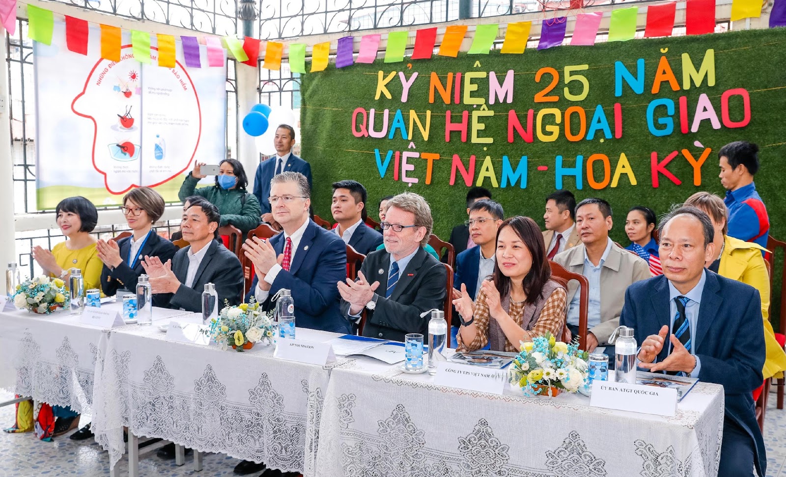 Kỷ niệm ngày Quốc tế Người khuyết tật 2020  Trao tặng “ Mũ bảo hiểm cho trẻ em”  trường Tiểu học Bình Minh – Hà Nội 1