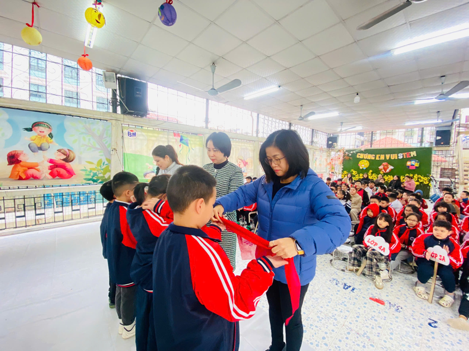 Lễ Kết Nạp Đội Viên Mới Tại Trường Tiểu Học Bình Minh 2