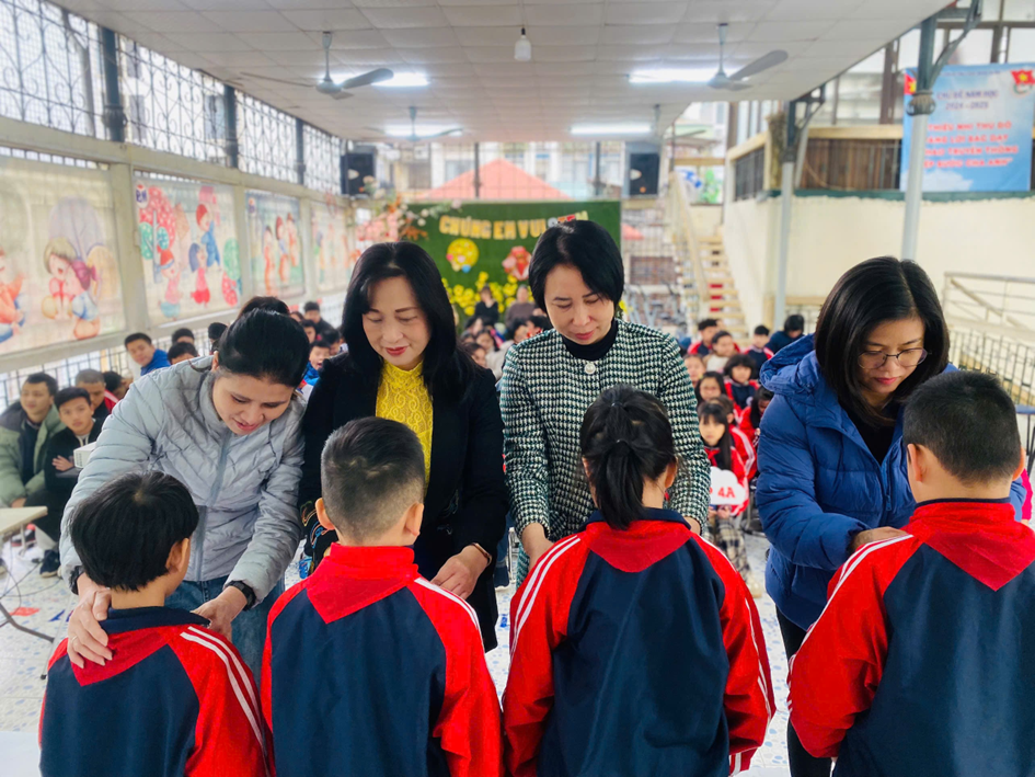 Lễ Kết Nạp Đội Viên Mới Tại Trường Tiểu Học Bình Minh 3