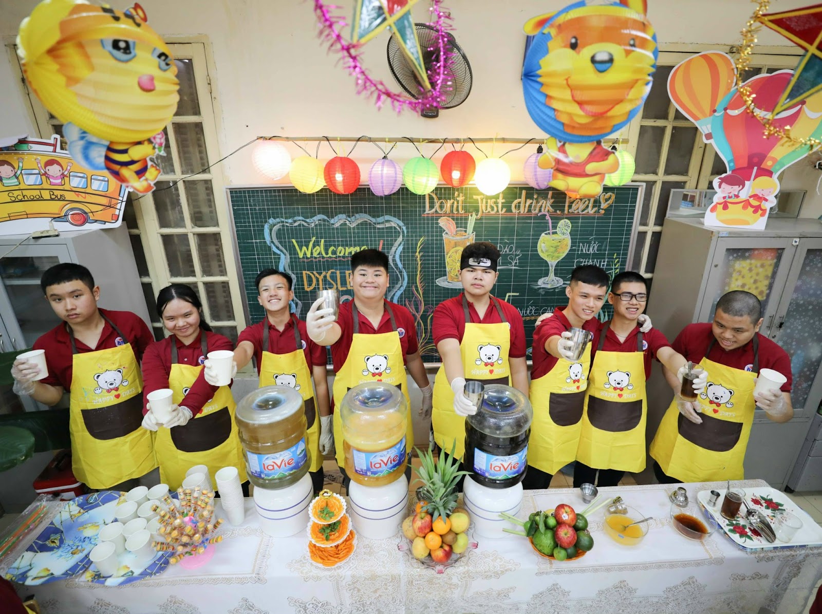 “NÂNG BƯỚC CON VÀO ĐỜI”  - LỚP HỌC PHA CHẾ ĐẶC BIỆT CỦA CÁC BẠN HỌC SINH LỚP HƯỚNG NGHIỆP TRƯỜNG TIỂU HỌC BÌNH MINH 11