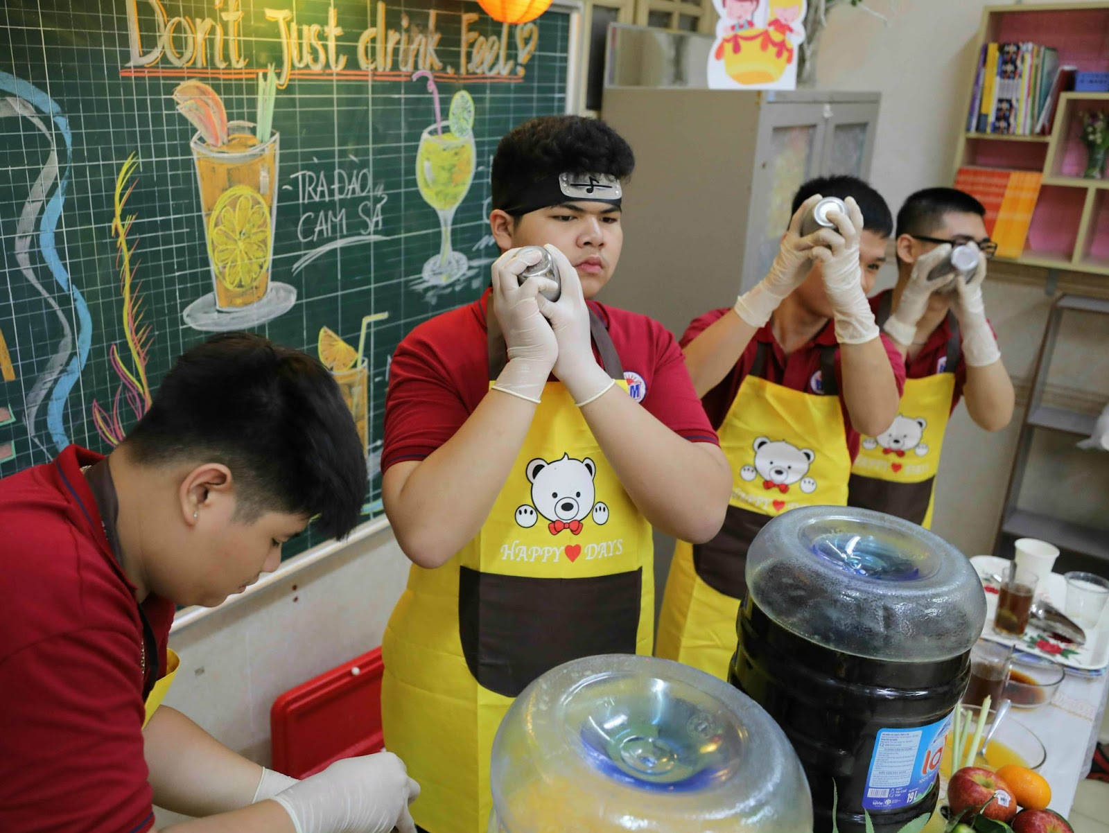 “NÂNG BƯỚC CON VÀO ĐỜI”  - LỚP HỌC PHA CHẾ ĐẶC BIỆT CỦA CÁC BẠN HỌC SINH LỚP HƯỚNG NGHIỆP TRƯỜNG TIỂU HỌC BÌNH MINH 15