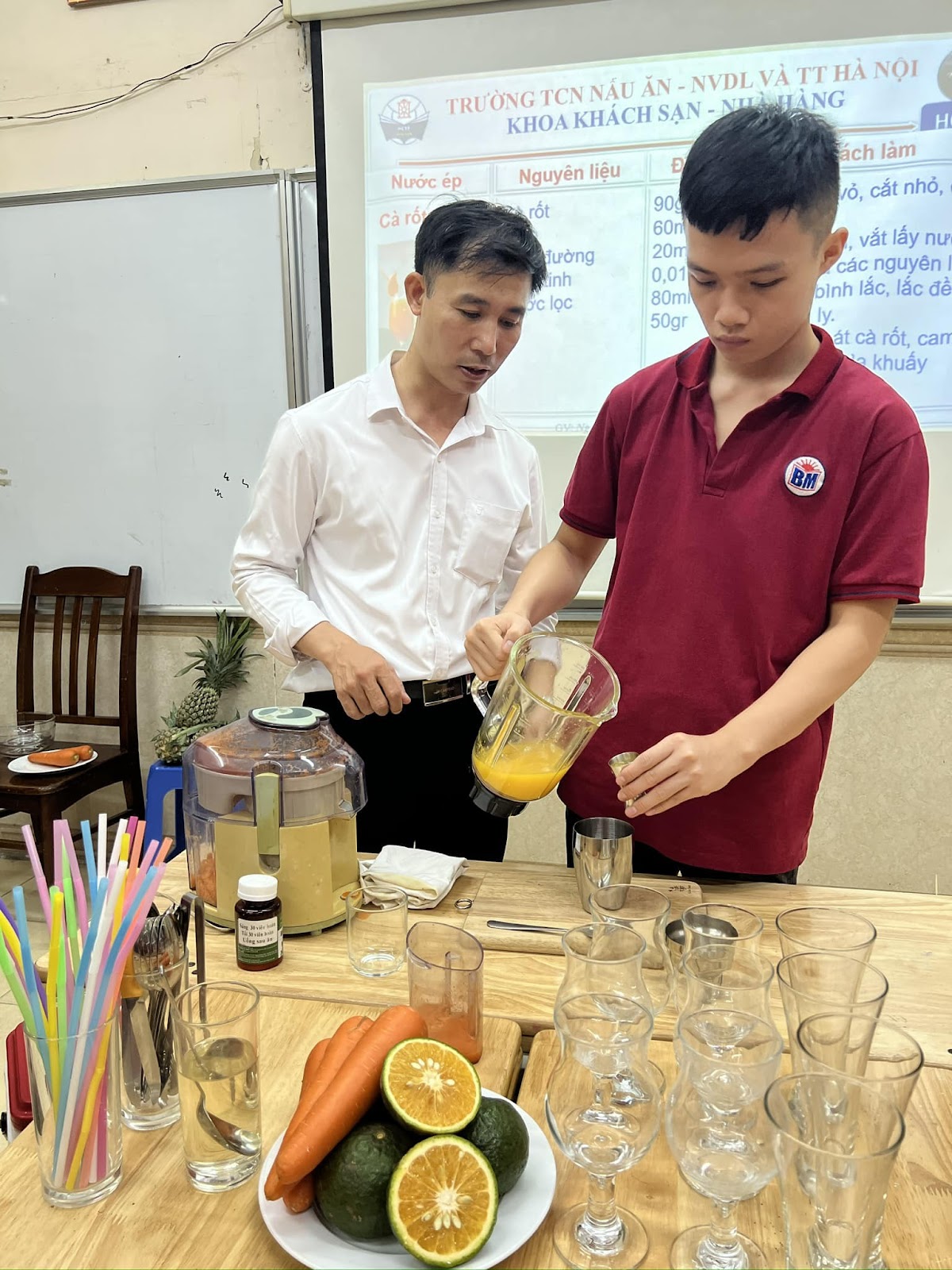 “NÂNG BƯỚC CON VÀO ĐỜI”  - LỚP HỌC PHA CHẾ ĐẶC BIỆT CỦA CÁC BẠN HỌC SINH LỚP HƯỚNG NGHIỆP TRƯỜNG TIỂU HỌC BÌNH MINH 4