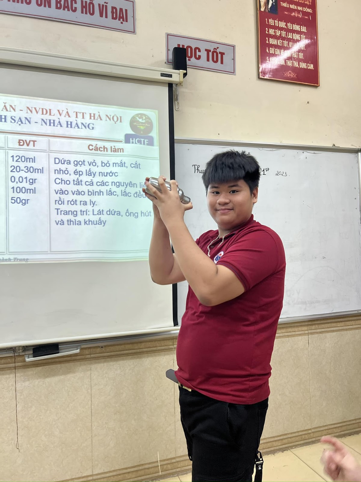 “NÂNG BƯỚC CON VÀO ĐỜI”  - LỚP HỌC PHA CHẾ ĐẶC BIỆT CỦA CÁC BẠN HỌC SINH LỚP HƯỚNG NGHIỆP TRƯỜNG TIỂU HỌC BÌNH MINH 5
