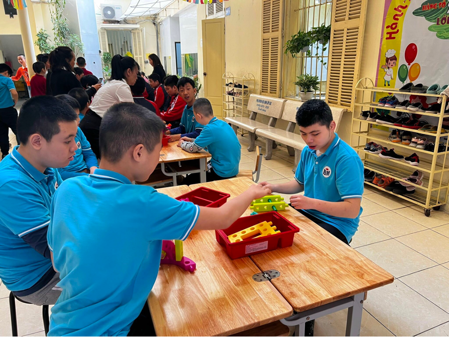 NGÀY HỘI STEM CẤP TIỂU HỌC NĂM HỌC 2023 - 2024 - ĐÁNH THỨC ĐAM MÊ, KHƠI NGUỒN SÁNG TẠO 11