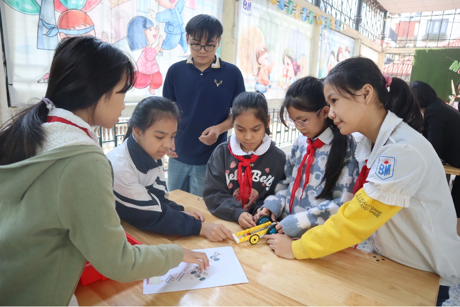 NGÀY HỘI STEM CẤP TIỂU HỌC NĂM HỌC 2023 - 2024 - ĐÁNH THỨC ĐAM MÊ, KHƠI NGUỒN SÁNG TẠO 4