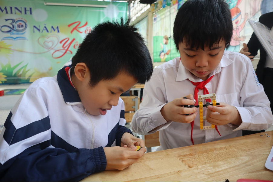 NGÀY HỘI STEM CẤP TIỂU HỌC NĂM HỌC 2023 - 2024 - ĐÁNH THỨC ĐAM MÊ, KHƠI NGUỒN SÁNG TẠO 5