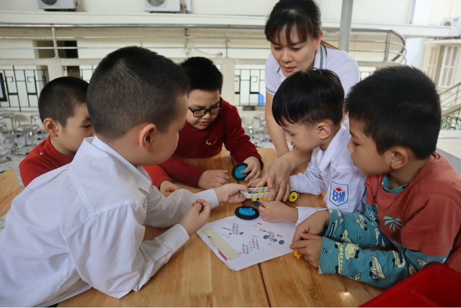 NGÀY HỘI STEM CẤP TIỂU HỌC NĂM HỌC 2023 - 2024 - ĐÁNH THỨC ĐAM MÊ, KHƠI NGUỒN SÁNG TẠO 6