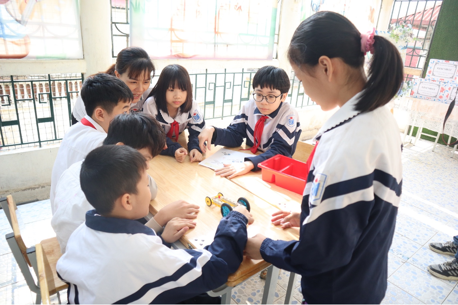 NGÀY HỘI STEM CẤP TIỂU HỌC NĂM HỌC 2023 - 2024 - ĐÁNH THỨC ĐAM MÊ, KHƠI NGUỒN SÁNG TẠO 7