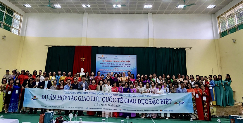  Tập huấn về giáo dục đặc biệt cho cán bộ quản lý và giáo viên năm 2023 với chủ đề “Giáo dục đặc biệt cùng đồng hành qua giao tiếp và đồng cảm” 