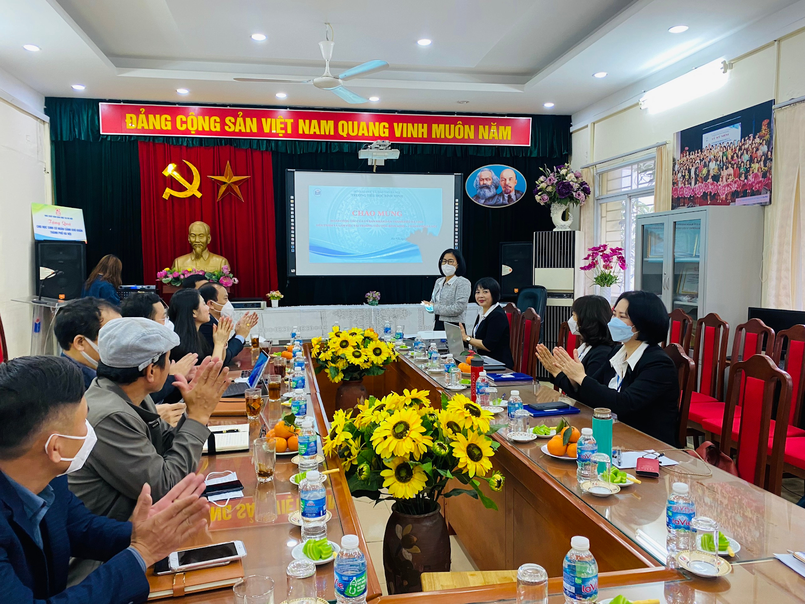 TRƯỜNG TIỂU HỌC BÌNH MINH ĐÓN ĐOÀN CÔNG TÁC CỦA ỦY BAN NHÂN DÂN THÀNH PHỐ HÀ TĨNH ĐẾN THĂM VÀ LÀM VIỆC 6