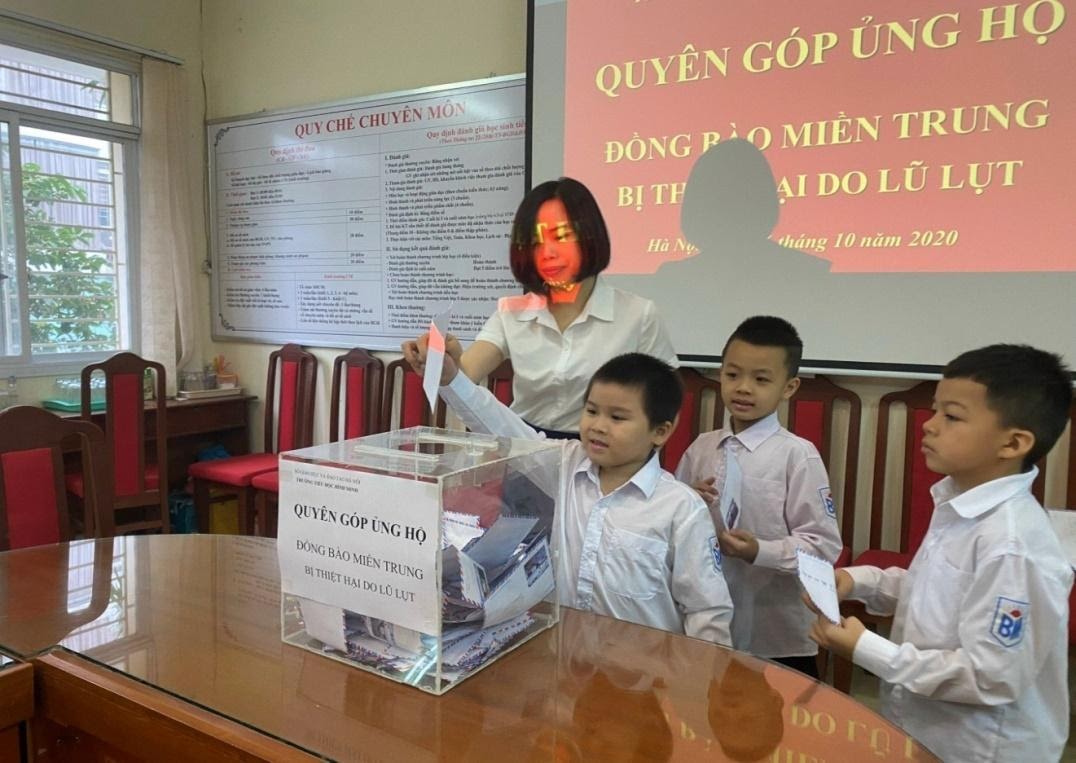 Trường tiểu học Bình Minh phát động ủng hộ người dân miền trung vượt qua mưa lũ. 4