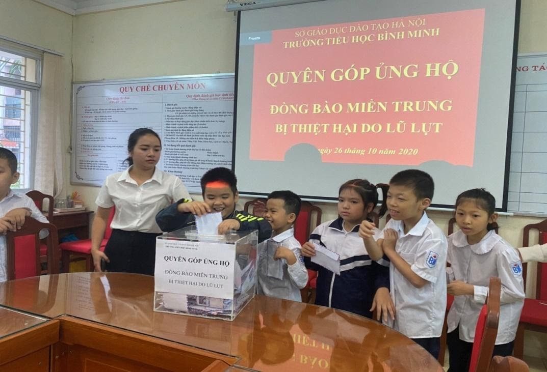 Trường tiểu học Bình Minh phát động ủng hộ người dân miền trung vượt qua mưa lũ. 5