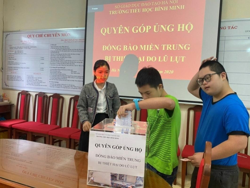 Trường tiểu học Bình Minh phát động ủng hộ người dân miền trung vượt qua mưa lũ. 7