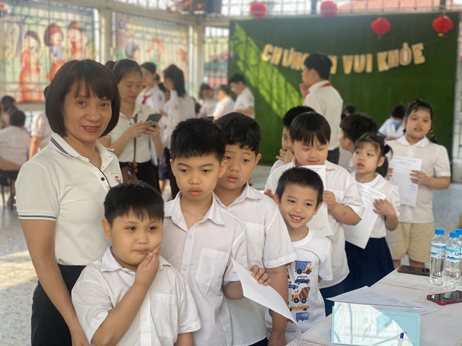 TRƯỜNG TIỂU HỌC BÌNH MINH TỔ CHỨC KHÁM SỨC KHỎE CHO HỌC SINH 4