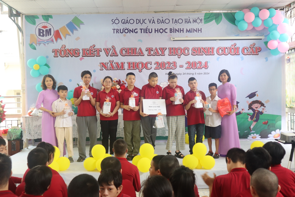 Trường tiểu học Bình Minh tổng kết và chia tay học sinh lớp 5 năm học 2023 - 2024 10