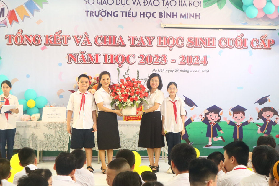 Trường tiểu học Bình Minh tổng kết và chia tay học sinh lớp 5 năm học 2023 - 2024 11