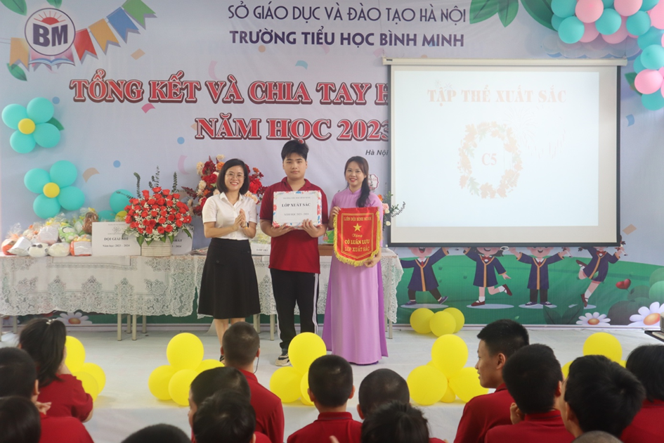 Trường tiểu học Bình Minh tổng kết và chia tay học sinh lớp 5 năm học 2023 - 2024 3