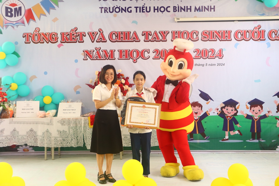 Trường tiểu học Bình Minh tổng kết và chia tay học sinh lớp 5 năm học 2023 - 2024 5