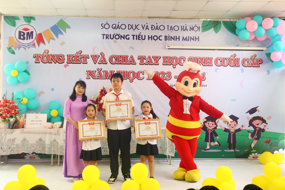 Trường tiểu học Bình Minh tổng kết và chia tay học sinh lớp 5 năm học 2023 - 2024 6