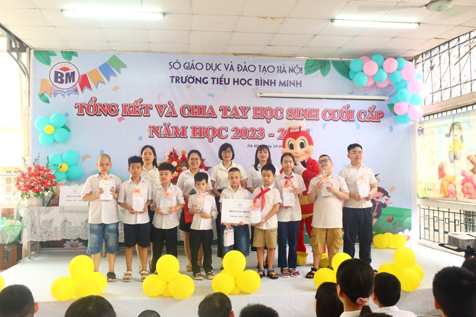 Trường tiểu học Bình Minh tổng kết và chia tay học sinh lớp 5 năm học 2023 - 2024 7
