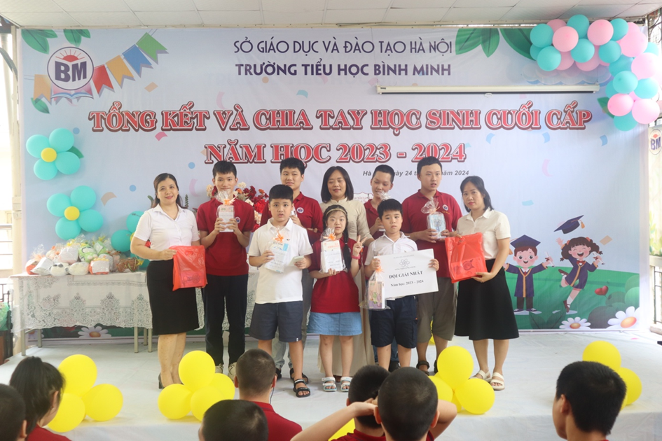 Trường tiểu học Bình Minh tổng kết và chia tay học sinh lớp 5 năm học 2023 - 2024 8