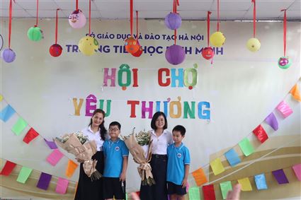 TRƯỜNG TIỂU HỌC BÌNH MINH TƯNG BỪNG TỔ CHỨC “HỘI CHỢ YÊU THƯƠNG” THÁNG 10