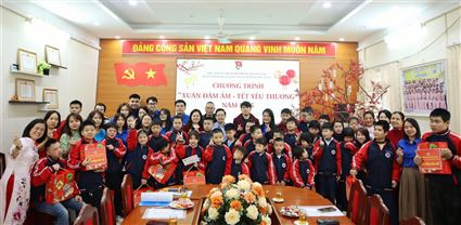 TRƯỜNG TIỂU HỌC BÌNH MINH ĐÓN NHẬN MÓN QUÀ Ý NGHĨA TRONG CHƯƠNG TRÌNH XUÂN ĐẦM ẤM - TẾT YÊU THƯƠNG NĂM 2025