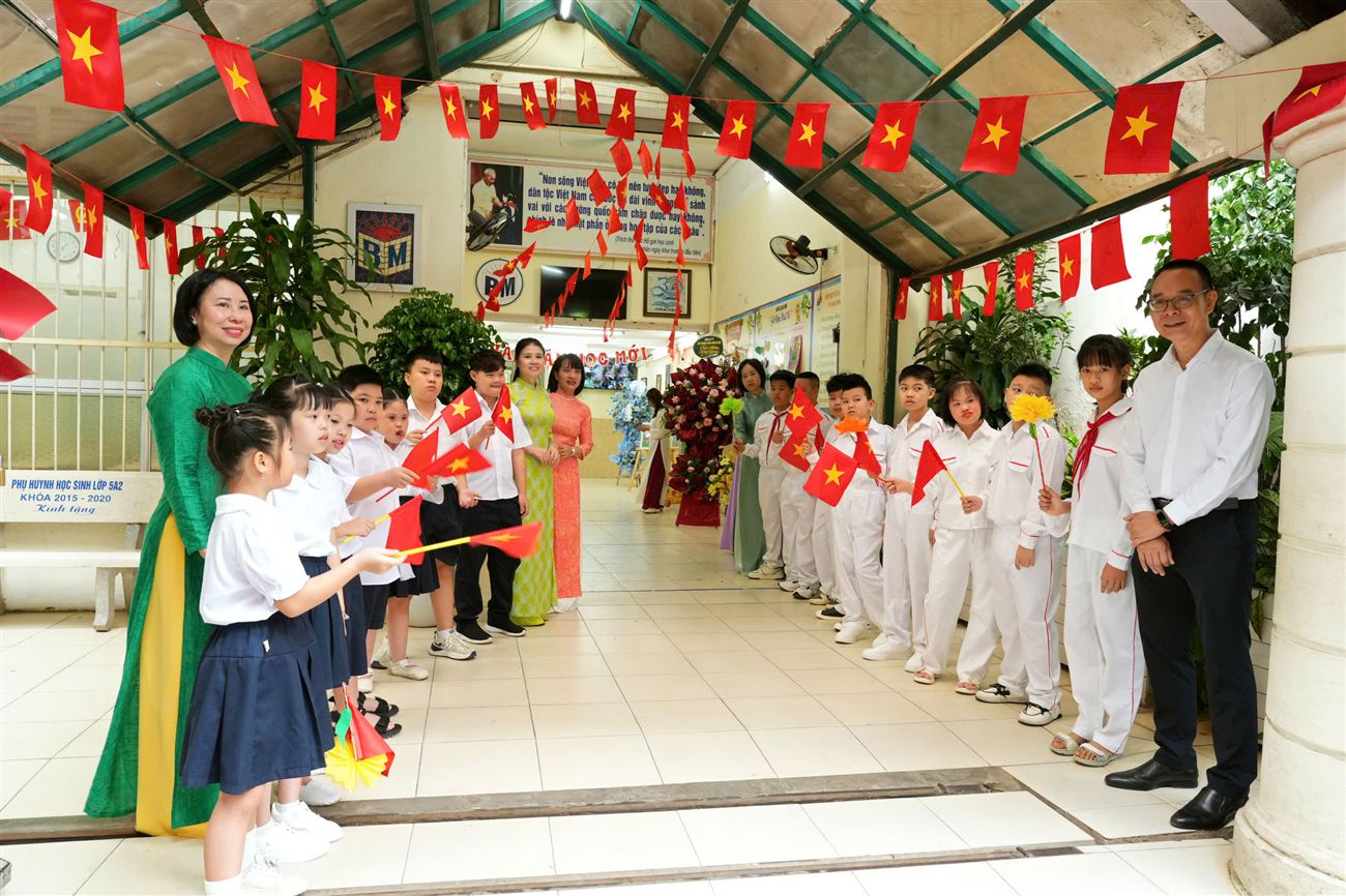 RỘN RÀNG LỄ KHAI GIẢNG NĂM HỌC MỚI 2026 – 2027 TẠI TRƯỜNG TIỂU HỌC BÌNH MINH